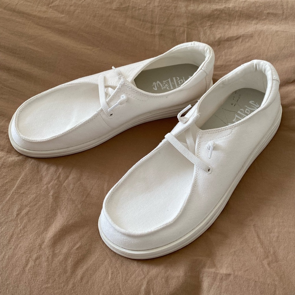 MAD LOVE | White Shoes